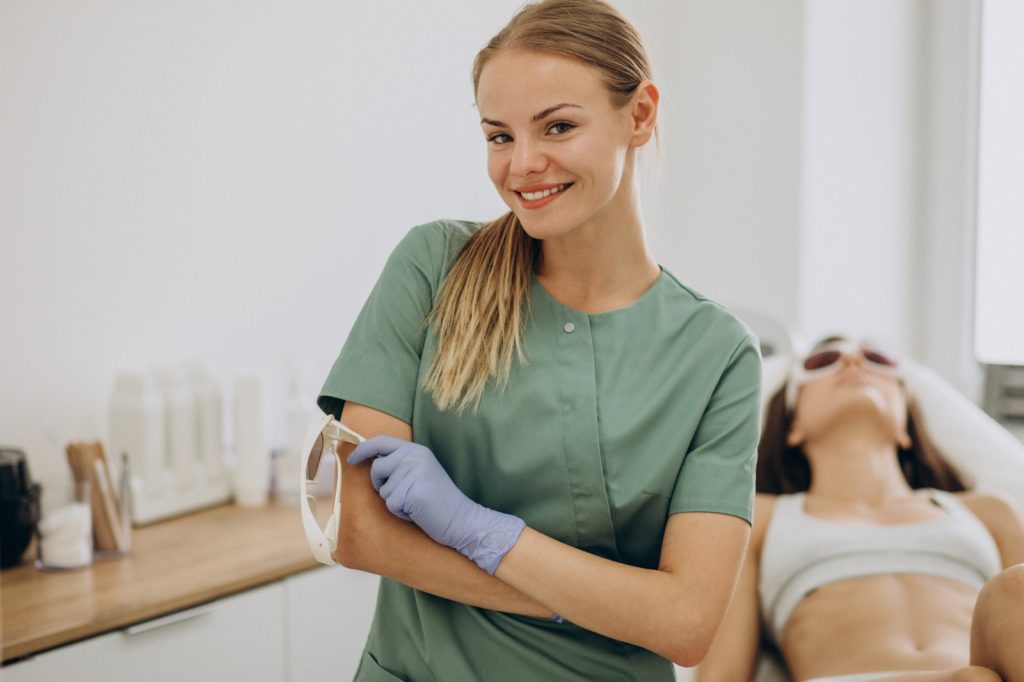 קוסמטיקאית מתחילה